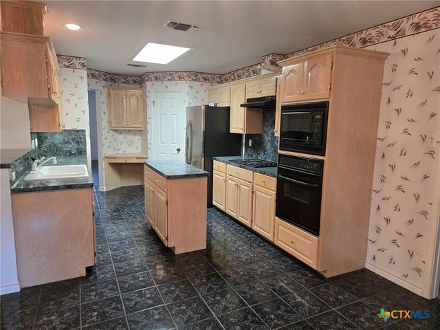 120 Gardenridge Drive, Seguin, TX 78155