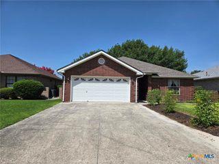 120 Gardenridge Drive, Seguin, TX 78155
