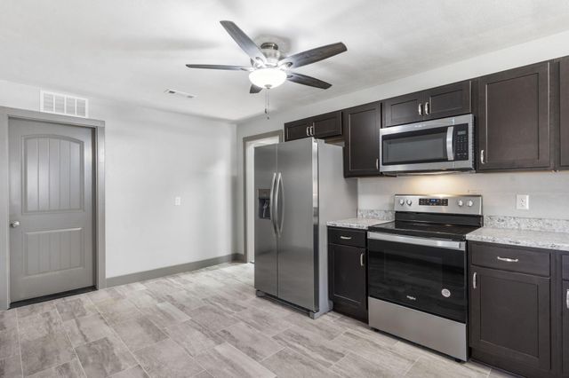 304 E Cofield Street, Aurora, MO 65605