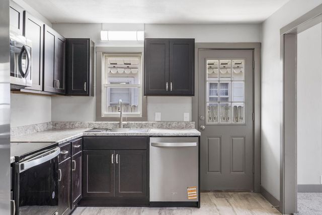 304 E Cofield Street, Aurora, MO 65605