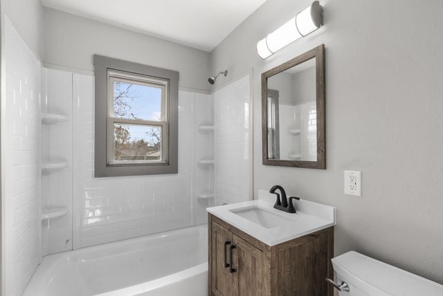 304 E Cofield Street, Aurora, MO 65605