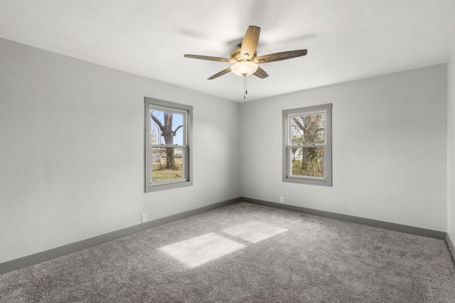 304 E Cofield Street, Aurora, MO 65605