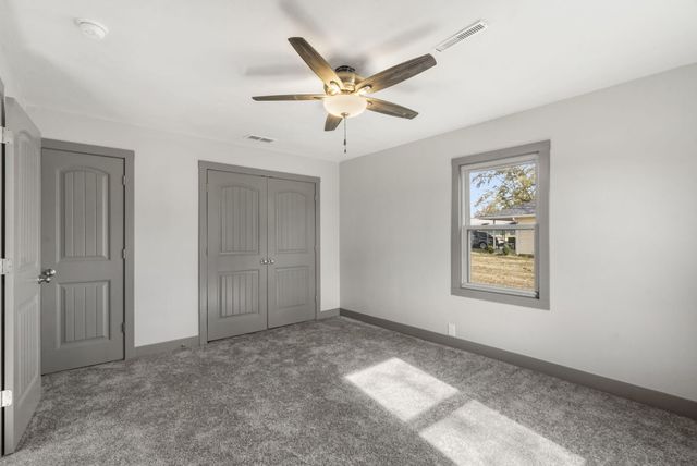 304 E Cofield Street, Aurora, MO 65605