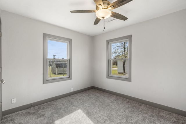 304 E Cofield Street, Aurora, MO 65605