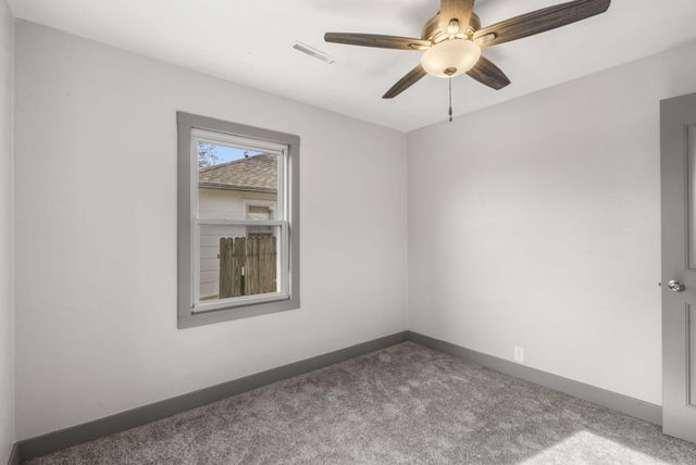 304 E Cofield Street, Aurora, MO 65605