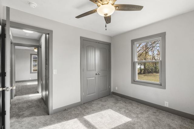 304 E Cofield Street, Aurora, MO 65605