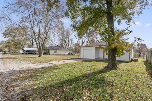 304 E Cofield Street, Aurora, MO 65605