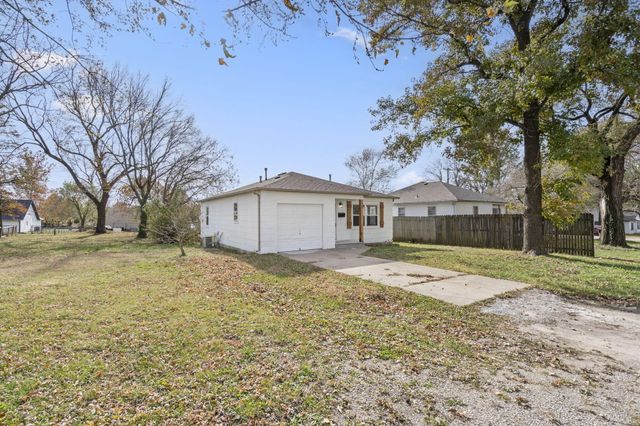 304 E Cofield Street, Aurora, MO 65605