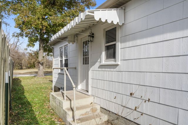 304 E Cofield Street, Aurora, MO 65605