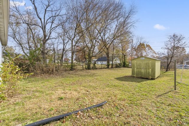 304 E Cofield Street, Aurora, MO 65605