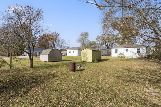 304 E Cofield Street, Aurora, MO 65605