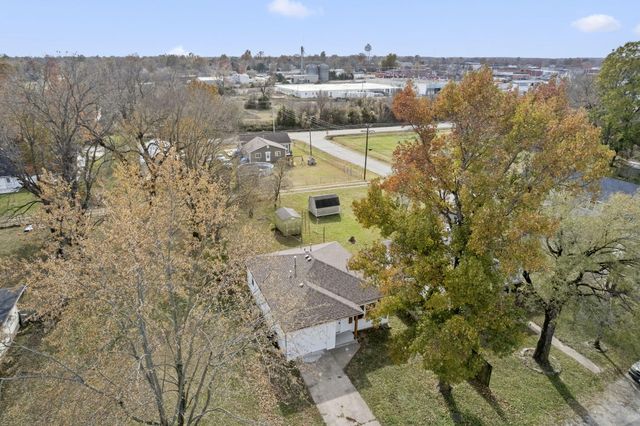 304 E Cofield Street, Aurora, MO 65605