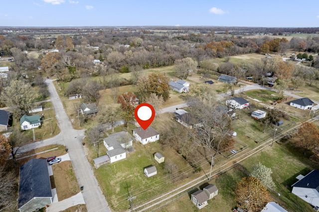 304 E Cofield Street, Aurora, MO 65605