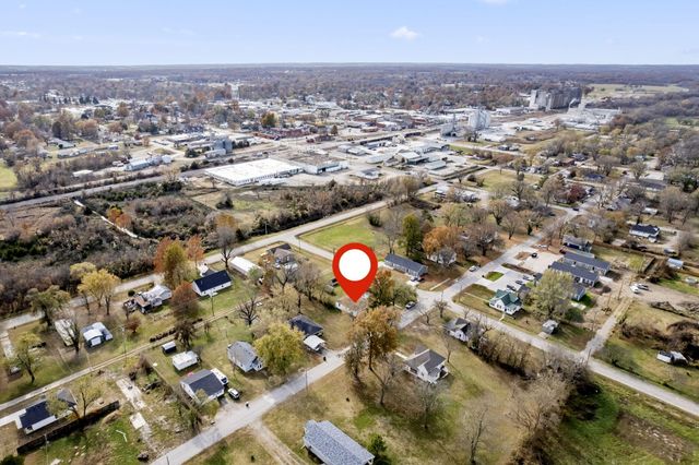 304 E Cofield Street, Aurora, MO 65605