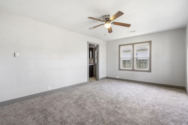 304 E Cofield Street, Aurora, MO 65605