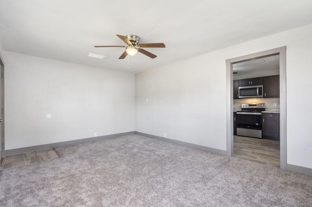 304 E Cofield Street, Aurora, MO 65605