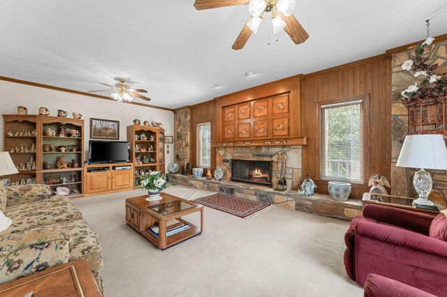 120 Quellhorst Drive, Isabella, MO 65676