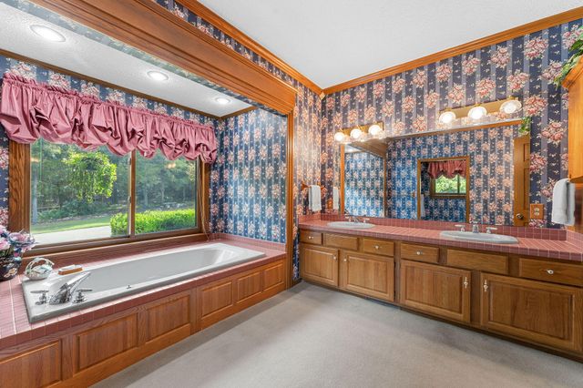 120 Quellhorst Drive, Isabella, MO 65676