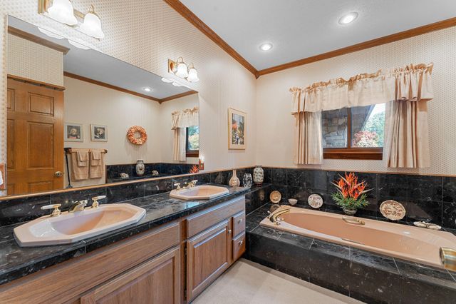 120 Quellhorst Drive, Isabella, MO 65676