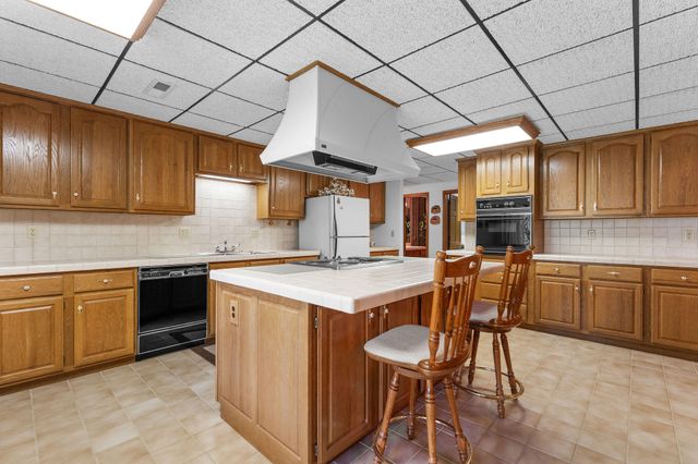 120 Quellhorst Drive, Isabella, MO 65676