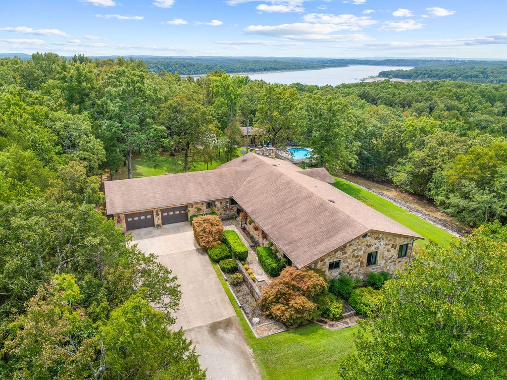 120 Quellhorst Drive, Isabella, MO 65676