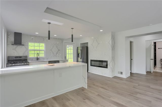 2513 Grove Rd, South Park, PA 15129