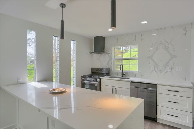 2513 Grove Rd, South Park, PA 15129