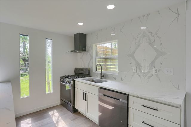 2513 Grove Rd, South Park, PA 15129