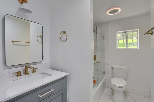 2513 Grove Rd, South Park, PA 15129