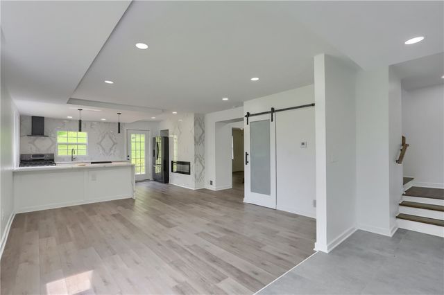 2513 Grove Rd, South Park, PA 15129