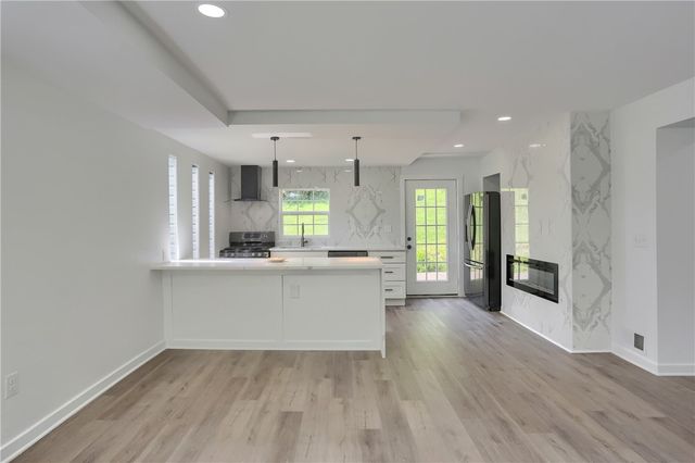 2513 Grove Rd, South Park, PA 15129