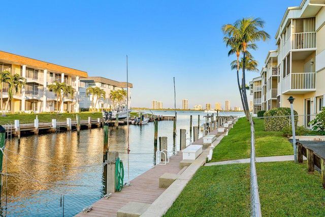111 Doolen Court 110, North Palm Beach, FL 33408