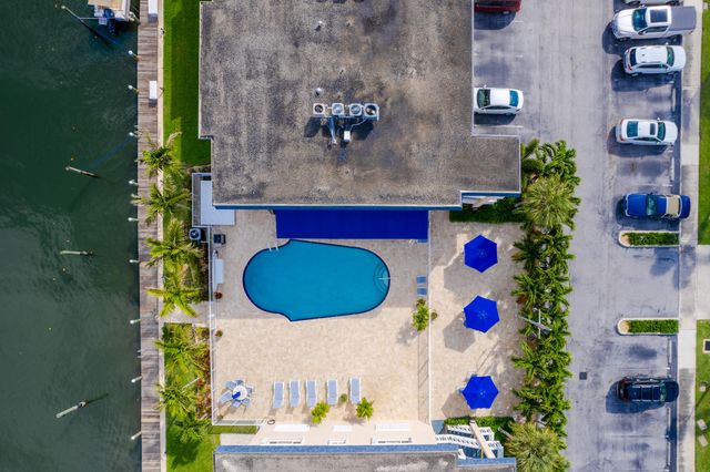 111 Doolen Court 110, North Palm Beach, FL 33408