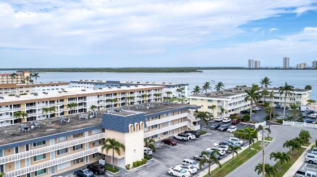 111 Doolen Court 110, North Palm Beach, FL 33408