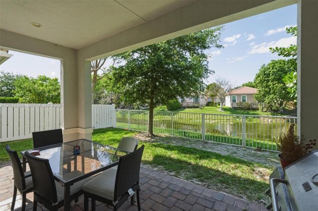 8815 NW 37th Dr, Coral Springs, FL 33065