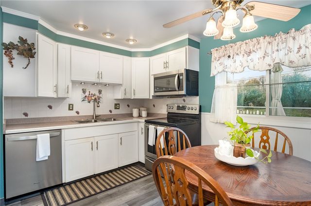 19 Del Verde Rd, Gates, NY 14624