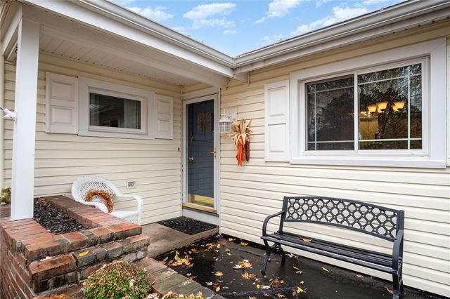 19 Del Verde Rd, Gates, NY 14624