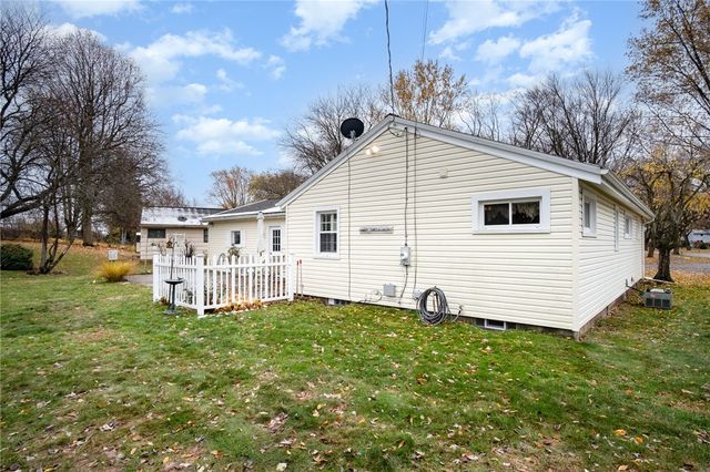 19 Del Verde Rd, Gates, NY 14624