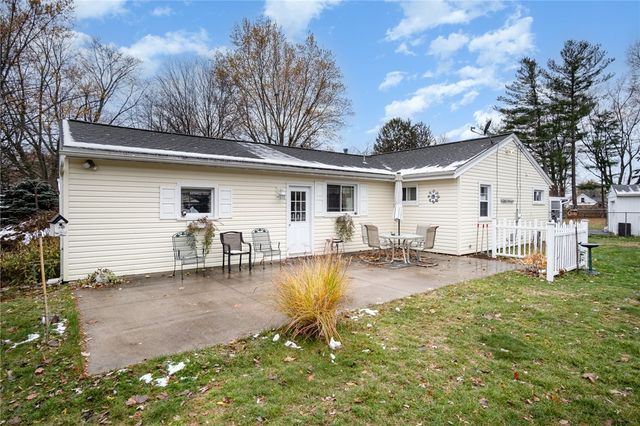 19 Del Verde Rd, Gates, NY 14624