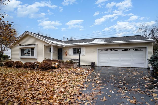 19 Del Verde Rd, Gates, NY 14624