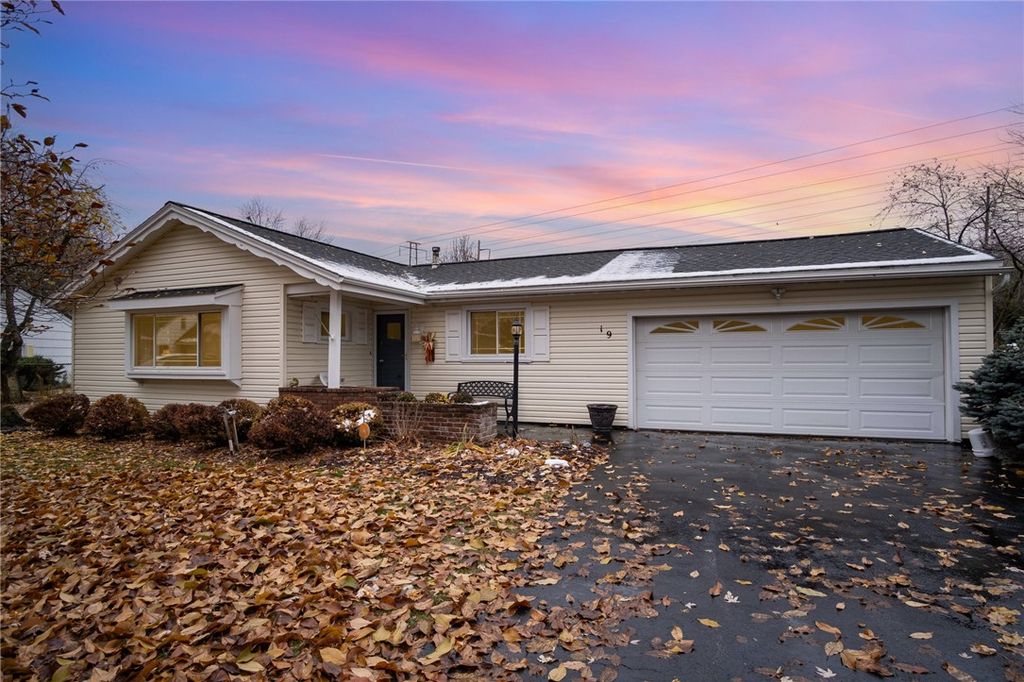 19 Del Verde Rd, Gates, NY 14624