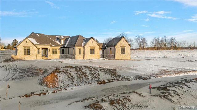 67736 Overlook Trail, Washington Township, MI 48095