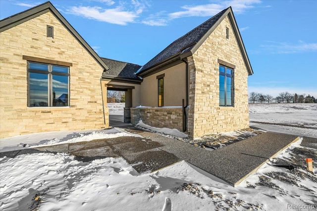 67736 Overlook Trail, Washington Township, MI 48095