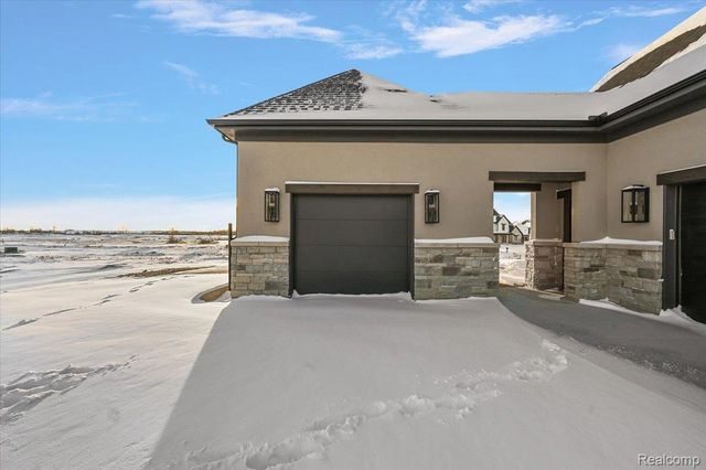 67736 Overlook Trail, Washington Township, MI 48095