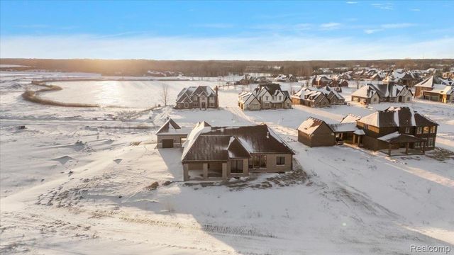 67736 Overlook Trail, Washington Township, MI 48095