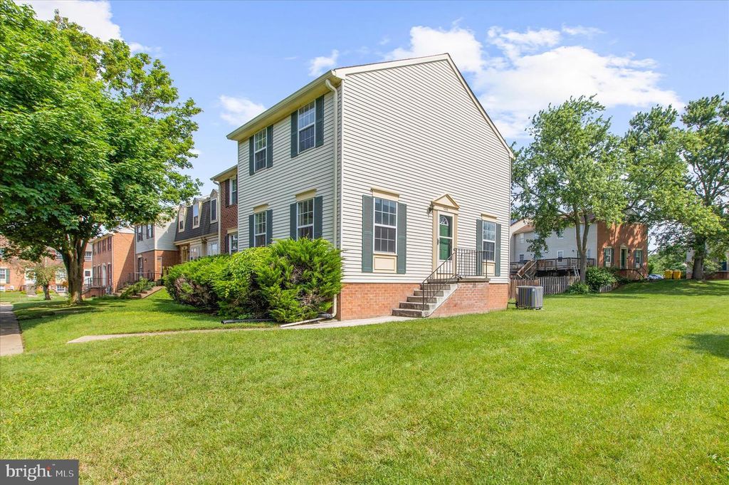 Image 1 of property listing at 1066 SAYBROOK HARBOUR, Pasadena, MD 21122