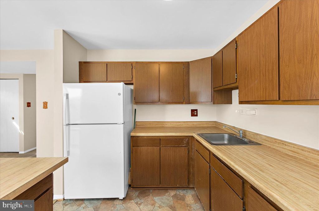 Image 12 of property listing at 1066 SAYBROOK HARBOUR, Pasadena, MD 21122
