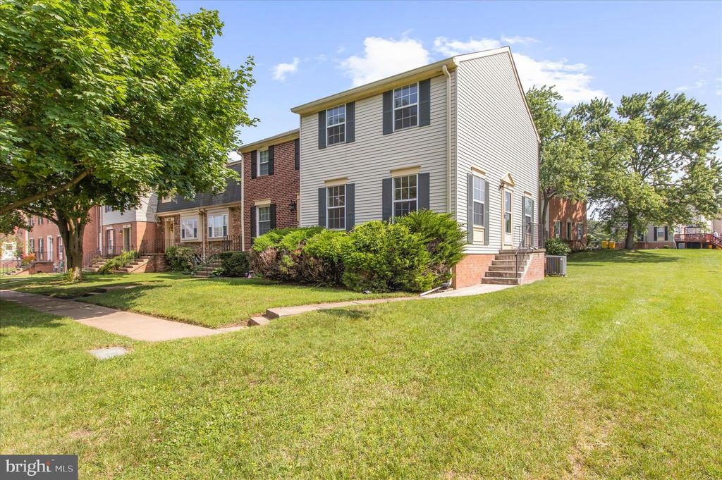 Image 3 of property listing at 1066 SAYBROOK HARBOUR, Pasadena, MD 21122