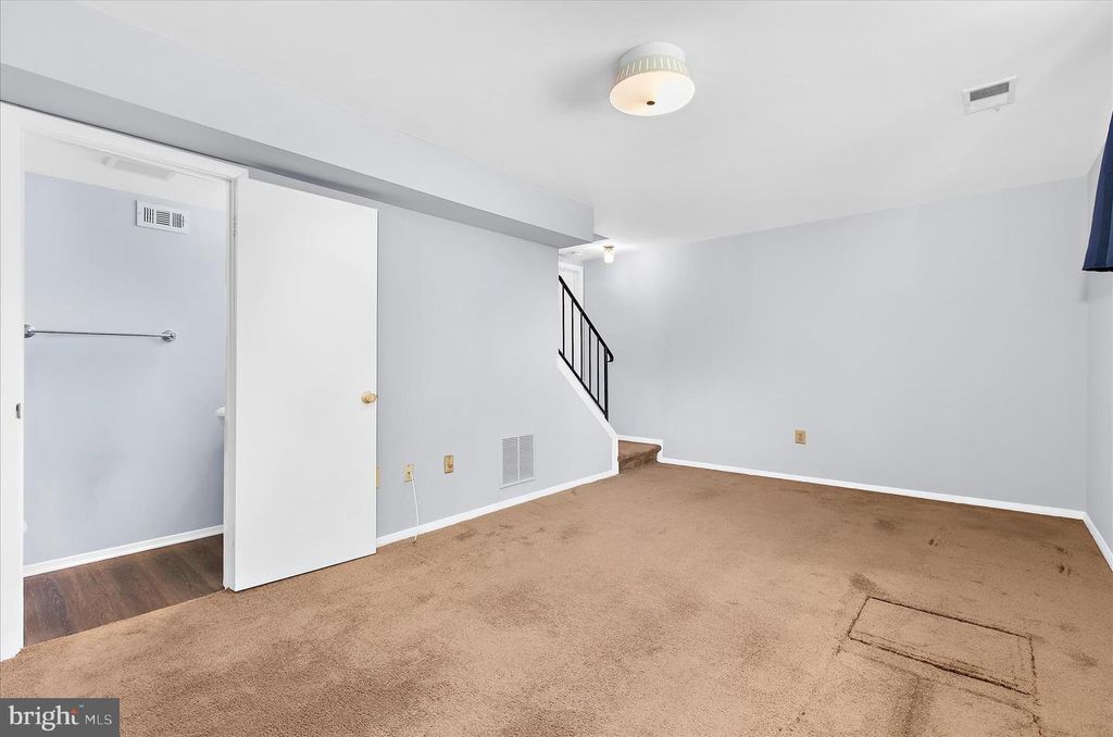 Image 35 of property listing at 1066 SAYBROOK HARBOUR, Pasadena, MD 21122