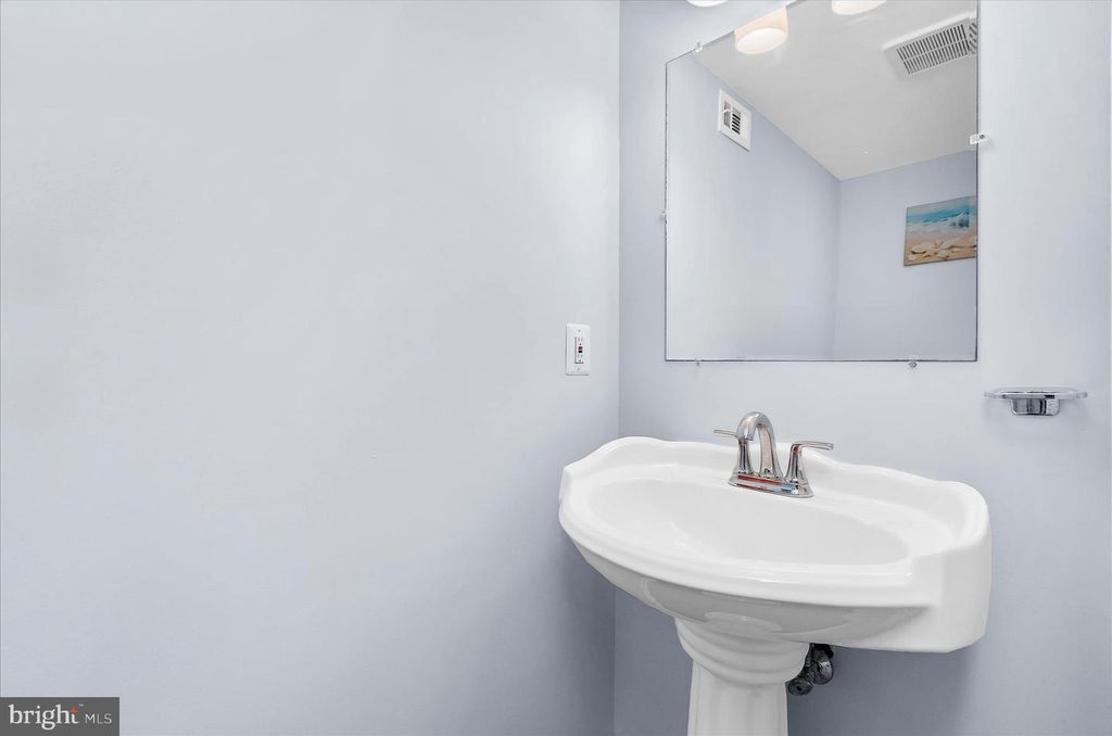 Image 37 of property listing at 1066 SAYBROOK HARBOUR, Pasadena, MD 21122